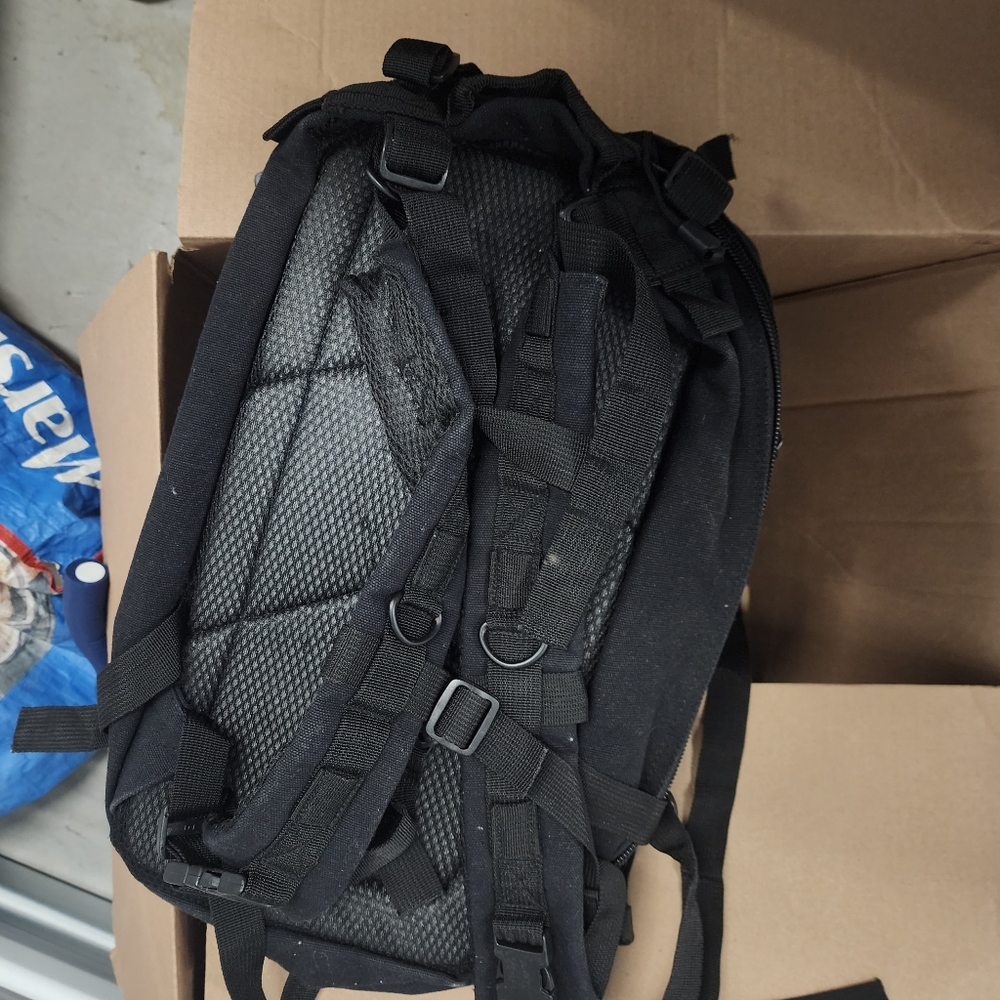 Black backpack - Picture 3 of 4